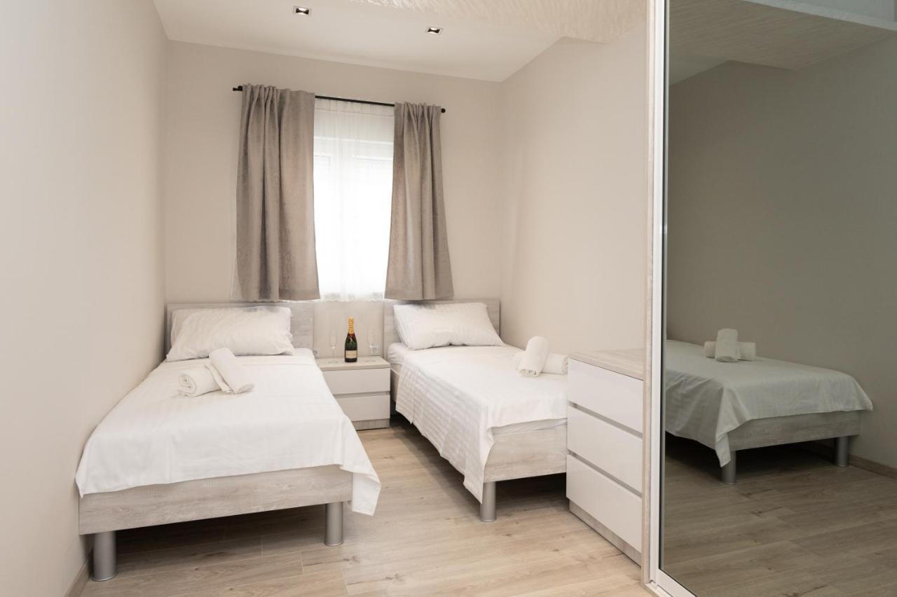 Luxury Apartman Imperio ชิเบนิก ภายนอก รูปภาพ
