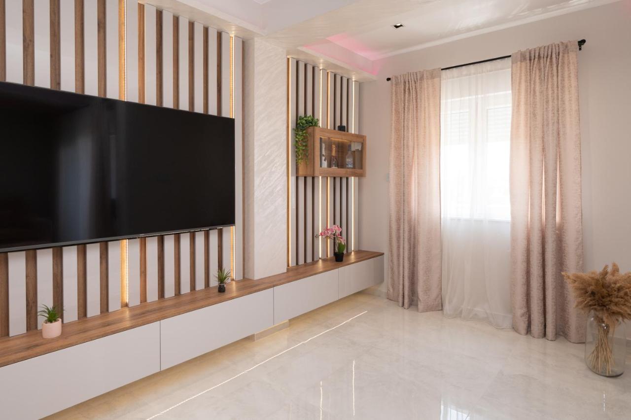 Luxury Apartman Imperio ชิเบนิก ภายนอก รูปภาพ