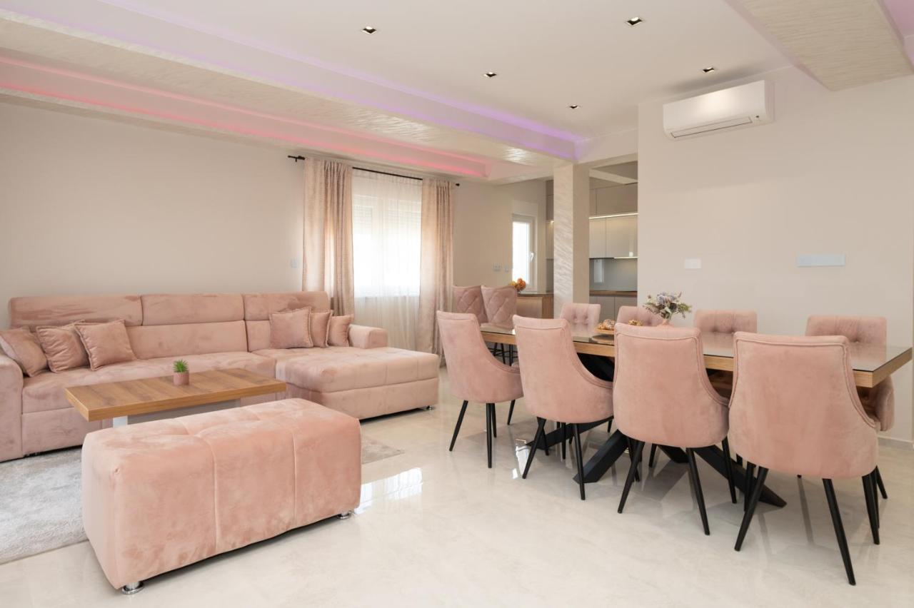 Luxury Apartman Imperio ชิเบนิก ภายนอก รูปภาพ