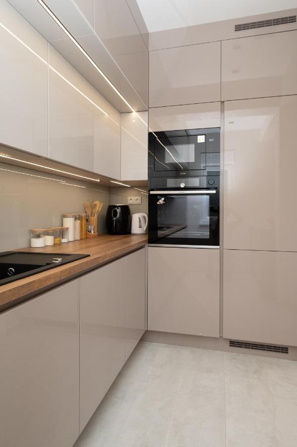 Luxury Apartman Imperio ชิเบนิก ภายนอก รูปภาพ