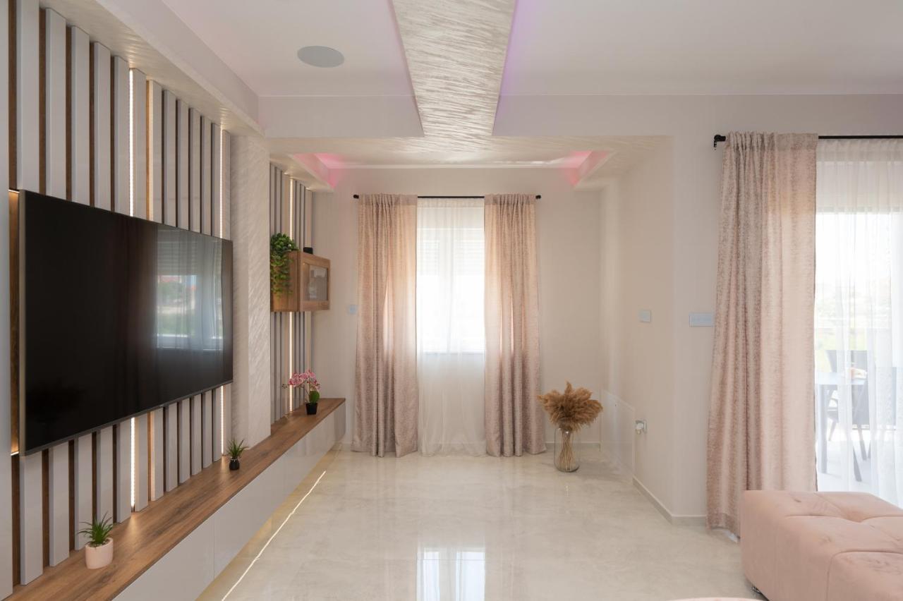 Luxury Apartman Imperio ชิเบนิก ภายนอก รูปภาพ